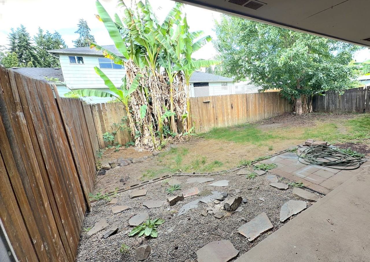 160 Tanglewood Dr - Photo 2 of 9