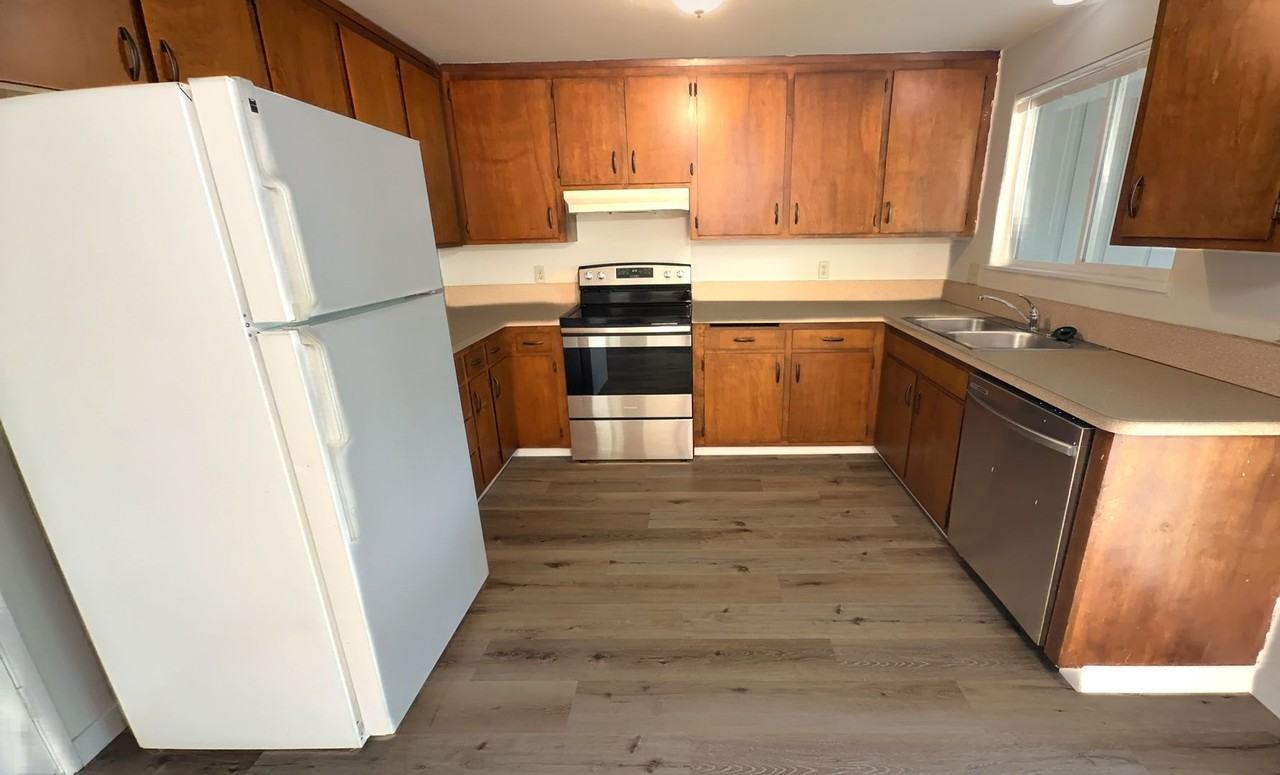160 Tanglewood Dr - Photo 3 of 9