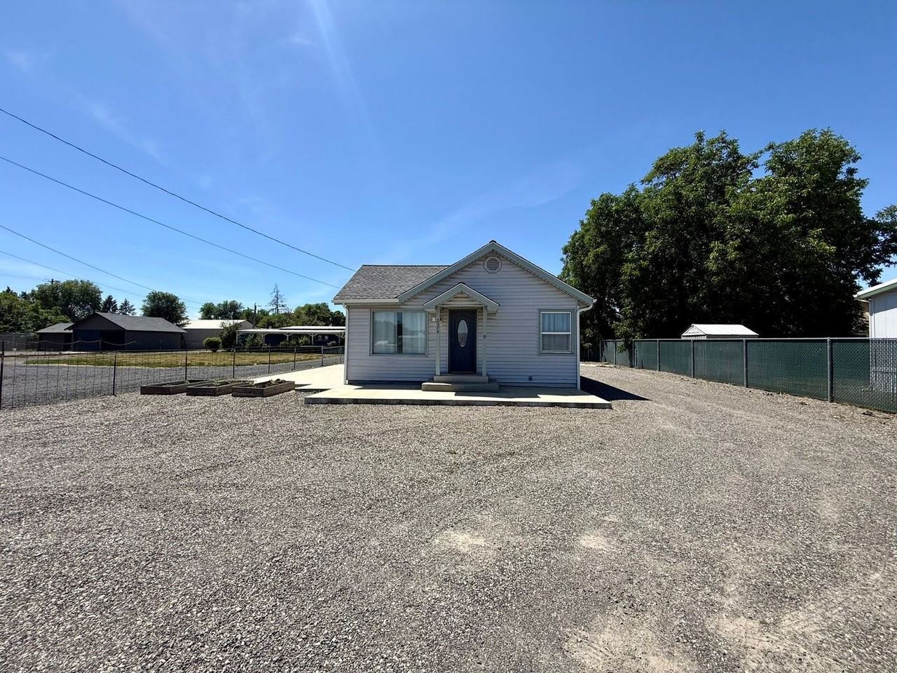2374 Appleside Blvd - Photo 4 of 30