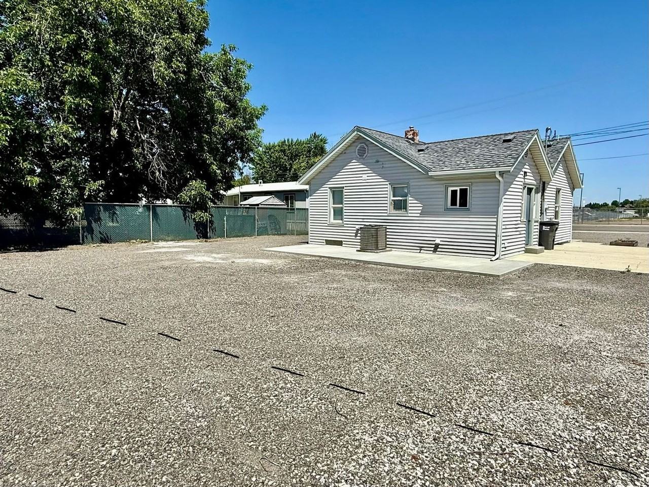 2374 Appleside Blvd - Photo 5 of 30