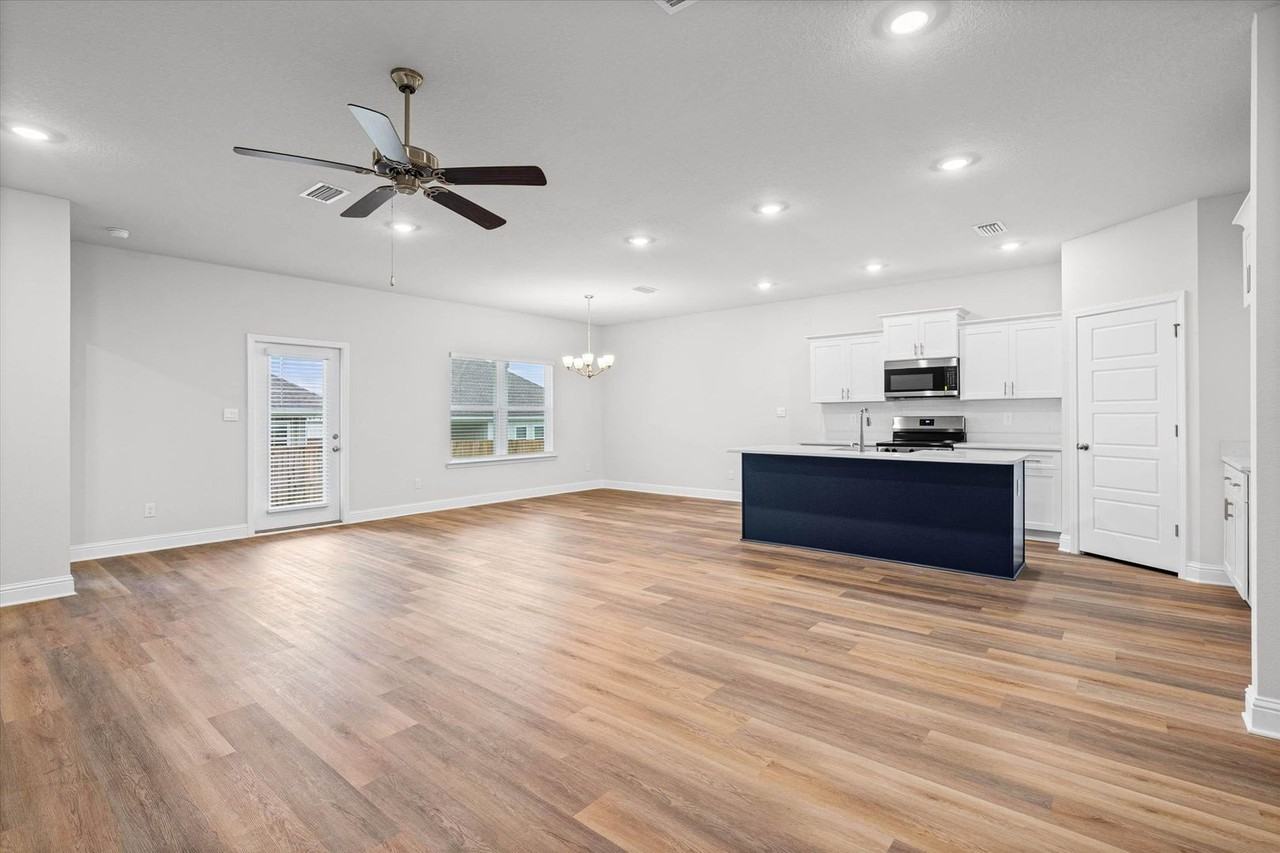 7307 Hawkins Mnr - Photo 2 of 23