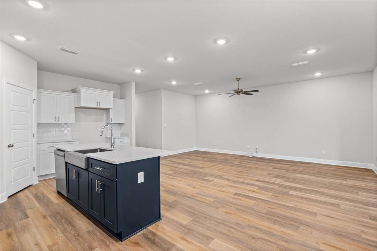 7307 Hawkins Mnr - Photo 5 of 23