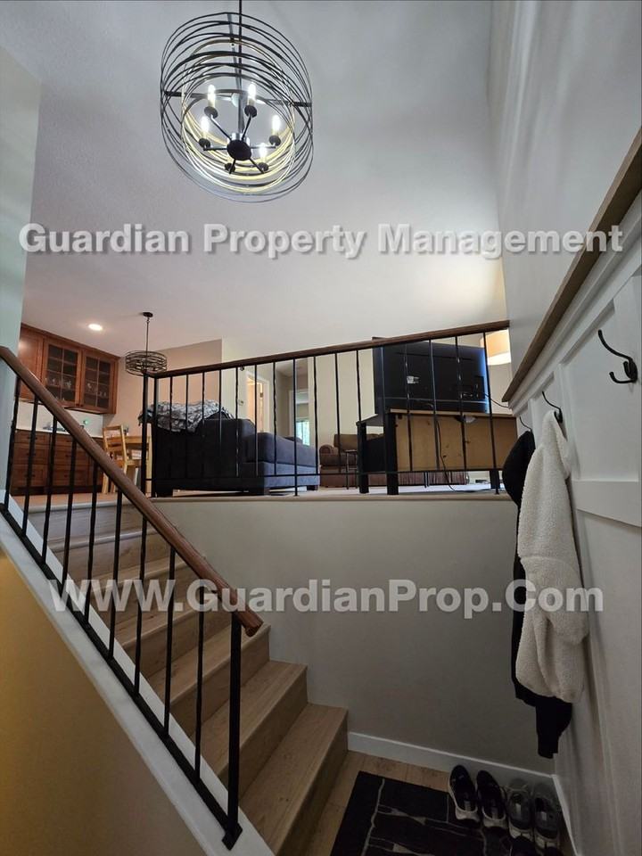 831 Pontiac Ln - Photo 3 of 19