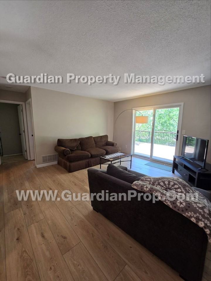 831 Pontiac Ln - Photo 4 of 19