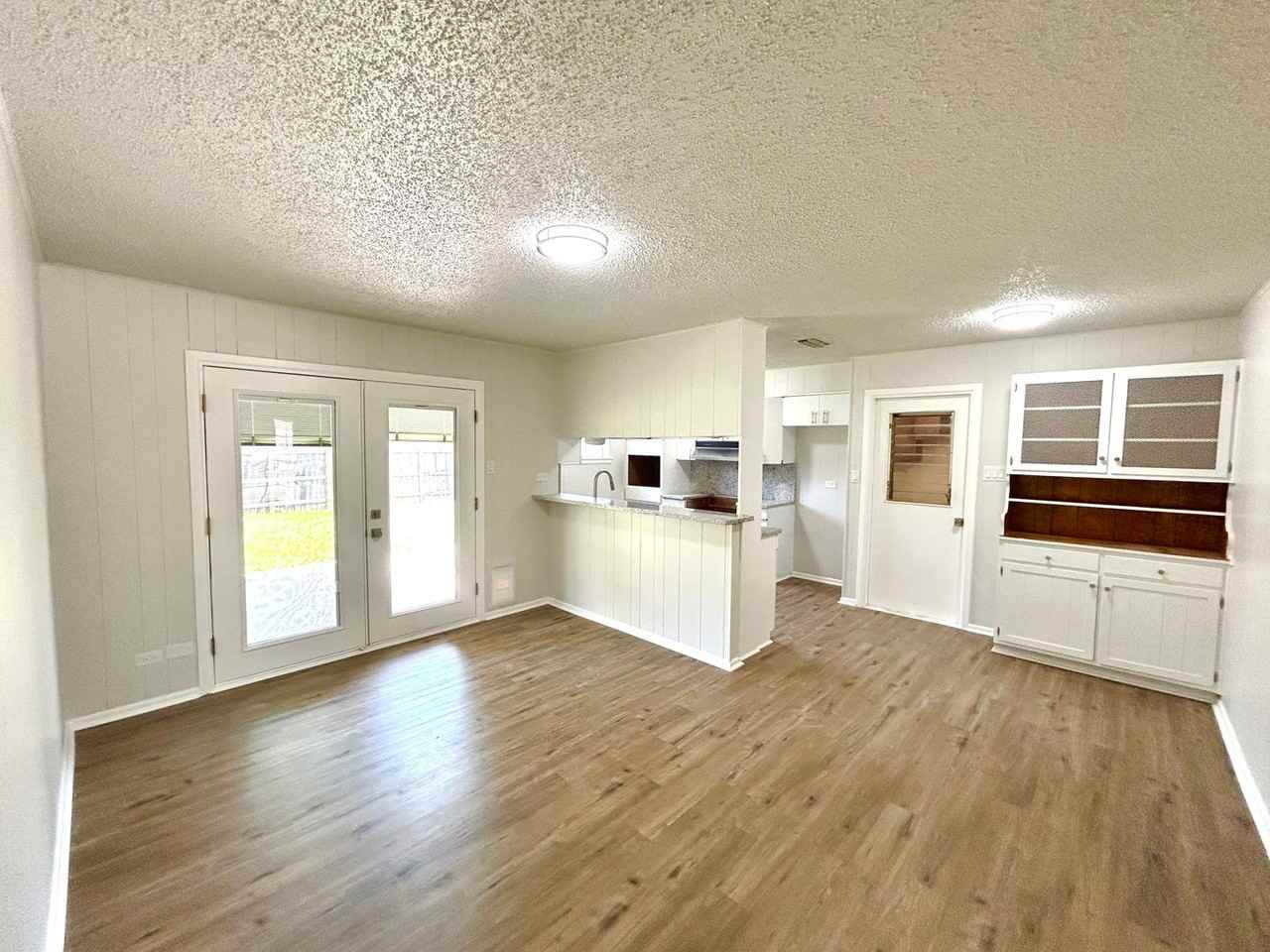 116 Roundtree Dr - Photo 4 of 16