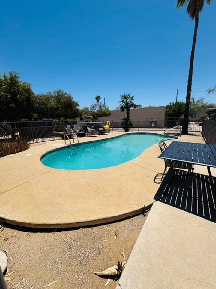 Los Altos - Photo 5 of 7