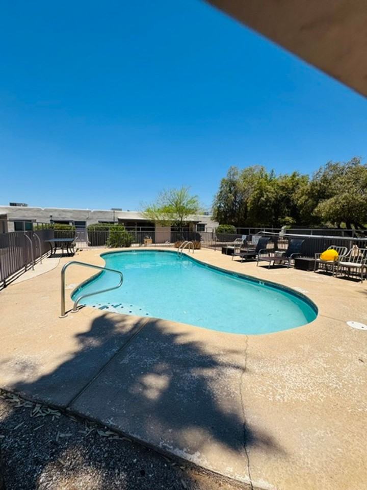 Los Altos - Photo 6 of 7