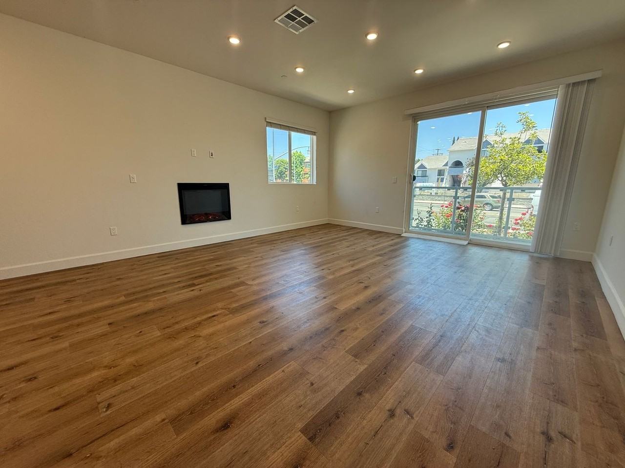 14550 Burbank Blvd #103 - Photo 2 of 14