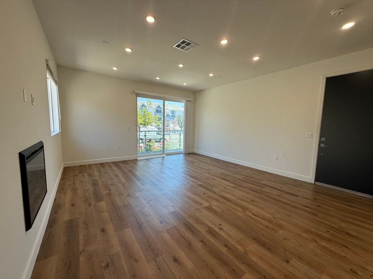 14550 Burbank Blvd #103 - Photo 3 of 14