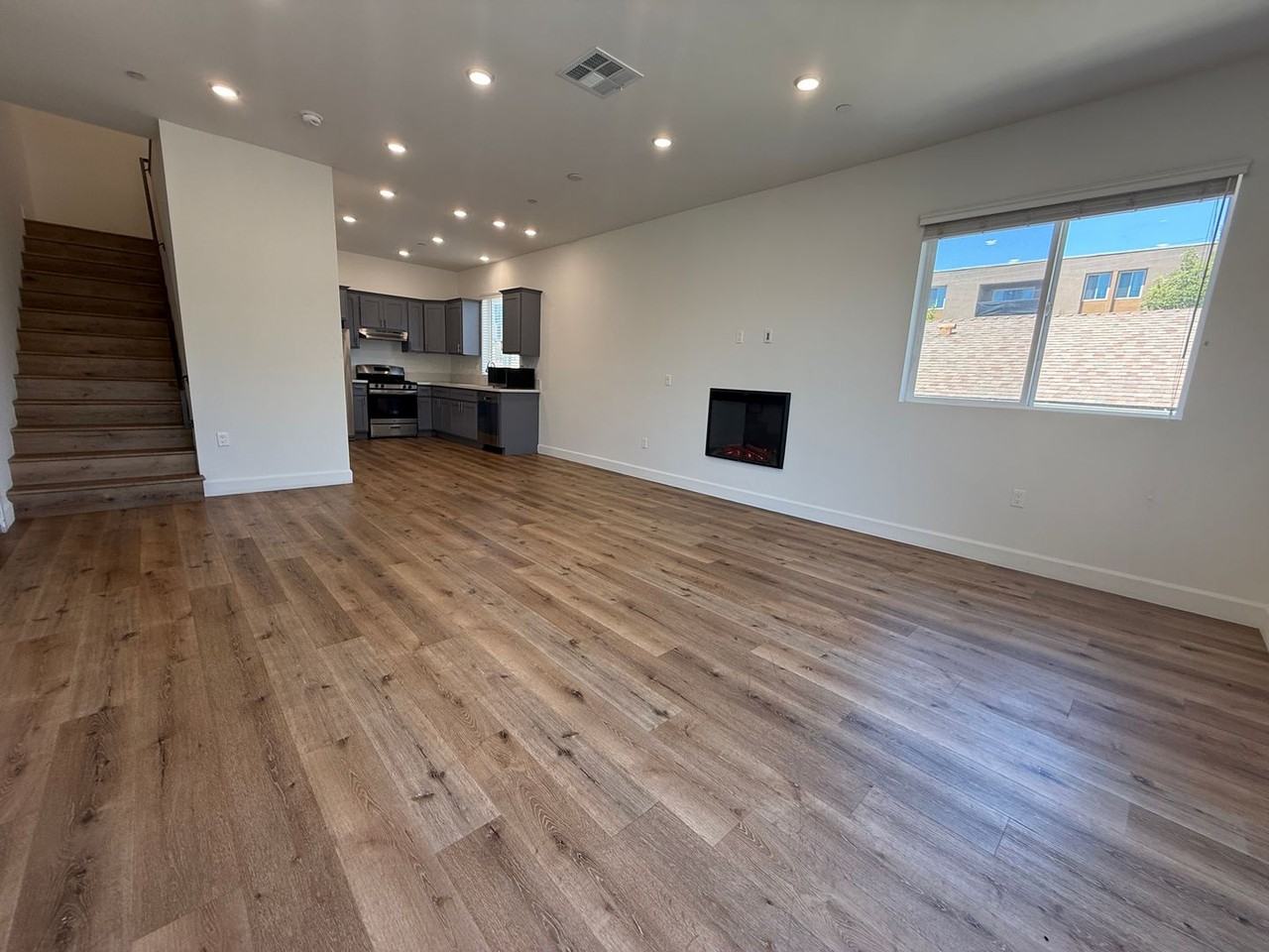 14550 Burbank Blvd #103 - Photo 4 of 14