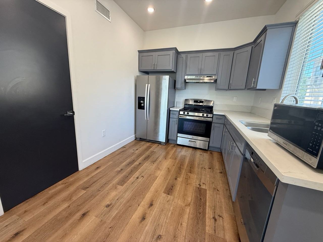 14550 Burbank Blvd #103 - Photo 5 of 14