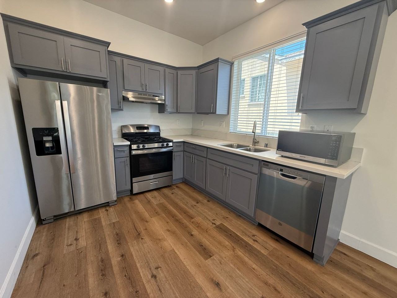 14550 Burbank Blvd #103 - Photo 6 of 14