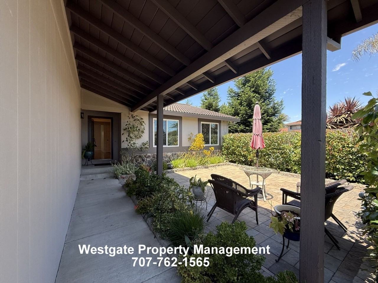 400 Smith Ct - Photo 3 of 29