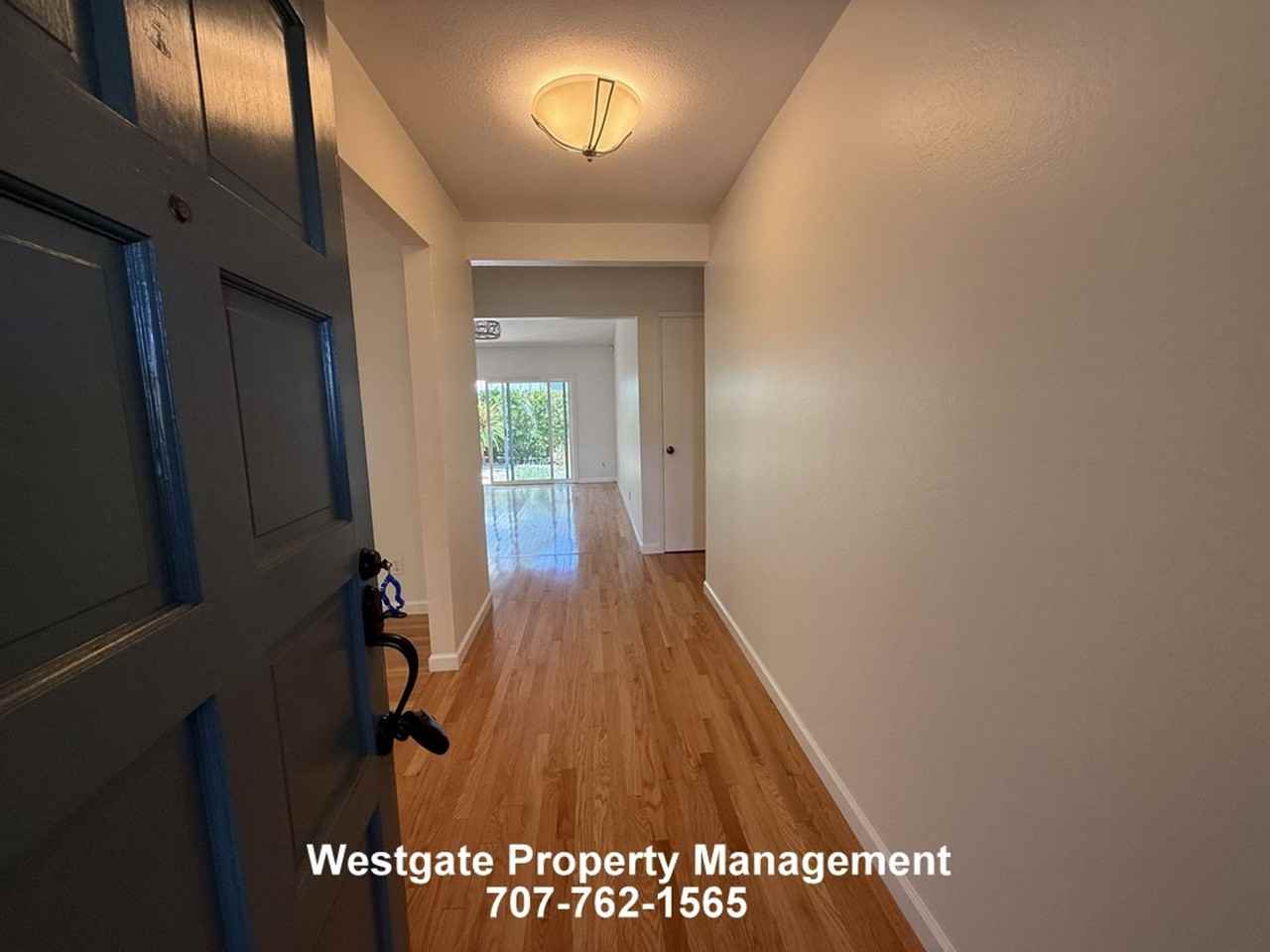400 Smith Ct - Photo 5 of 29