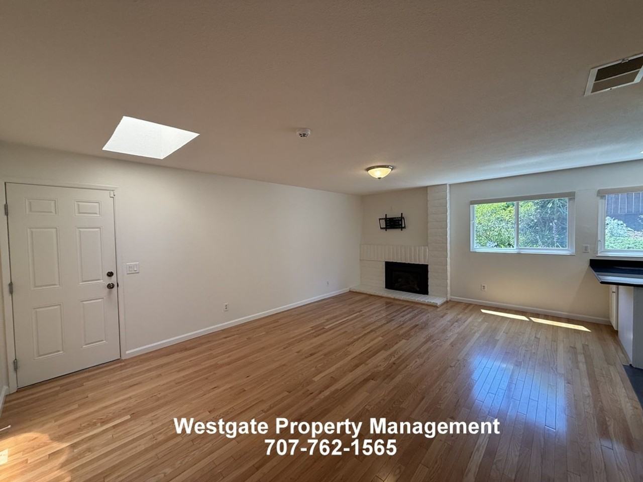 400 Smith Ct - Photo 6 of 29