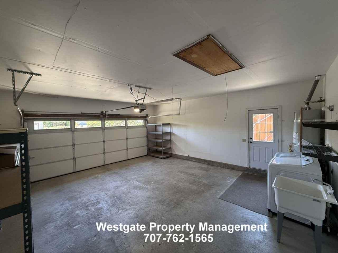 400 Smith Ct - Photo 7 of 29