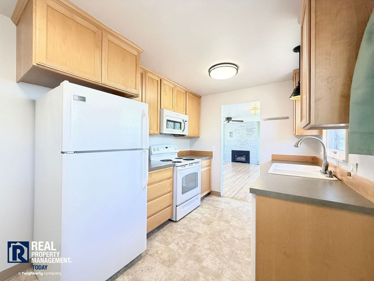 2301 N Winnifred St - Photo 3 of 28