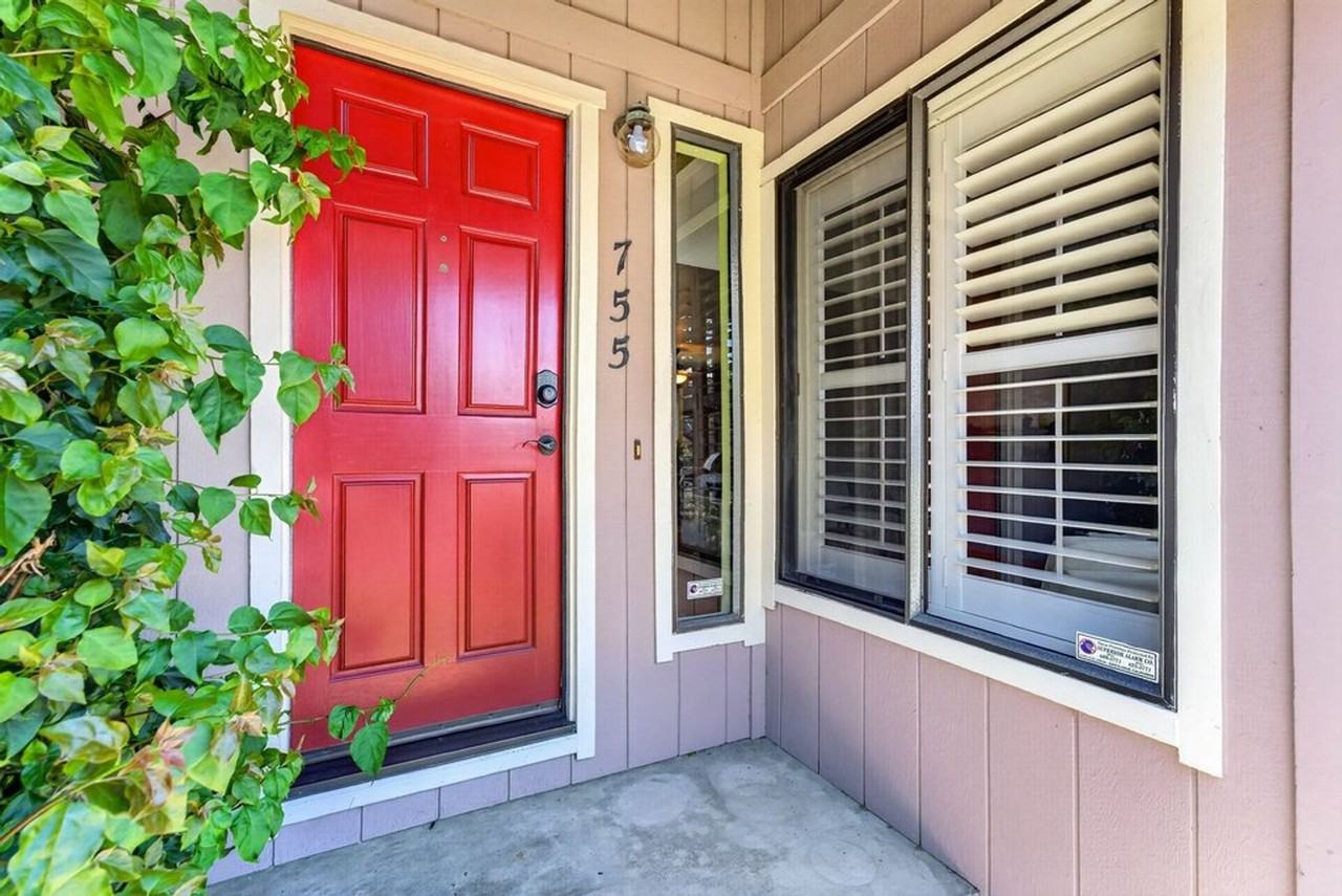 755 7th Ave - Photo 4 of 50