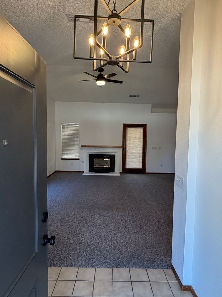 5933 W Iris Ct - Photo 3 of 29