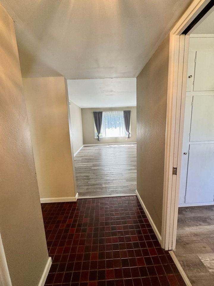 2614 Aramon Dr - Photo 5 of 50
