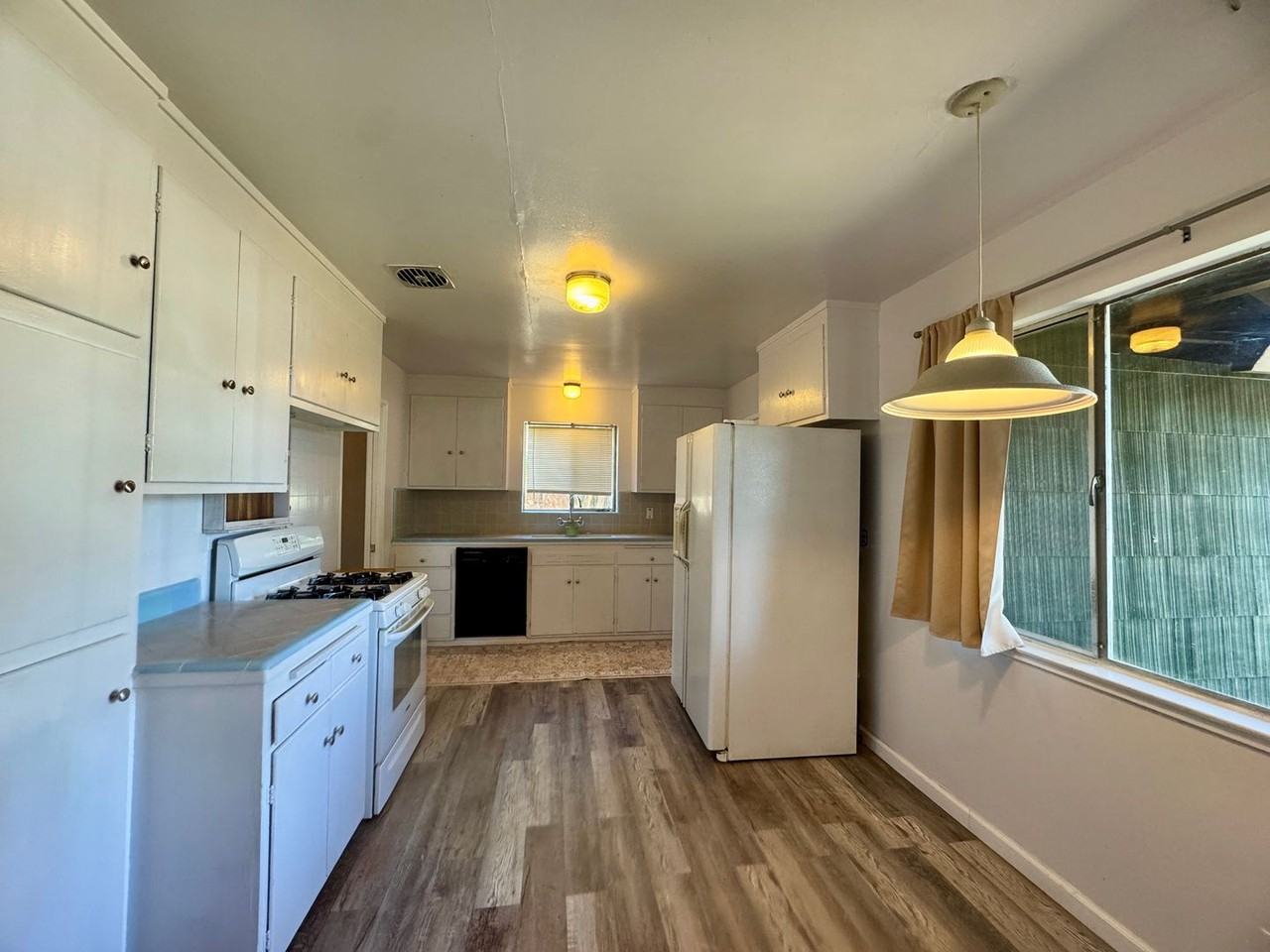2614 Aramon Dr - Photo 6 of 50