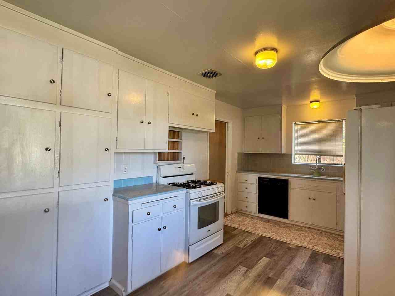 2614 Aramon Dr - Photo 7 of 50