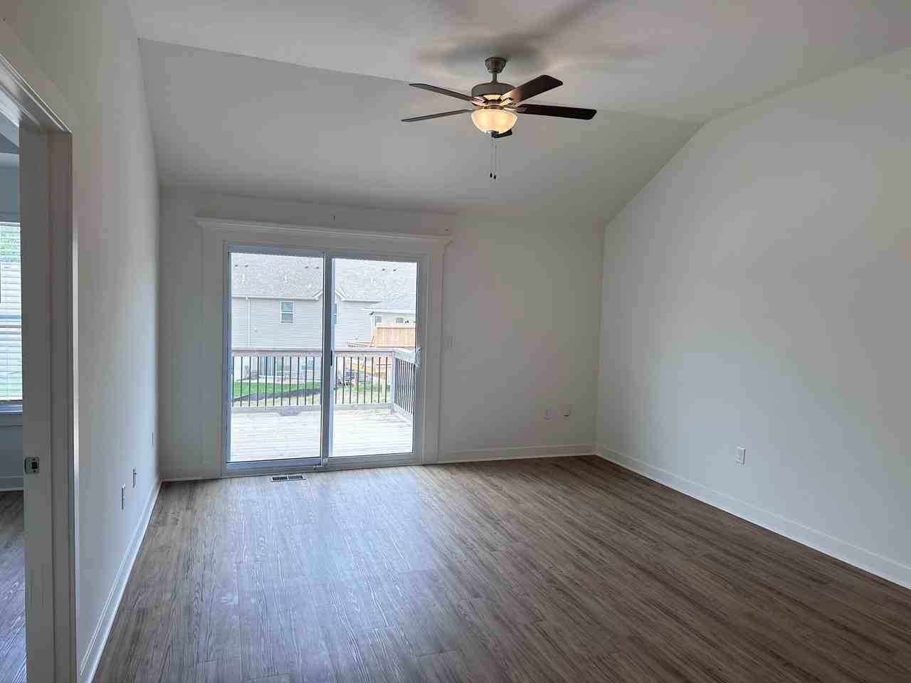 3808 Nw 93rd St - Photo 3 of 32