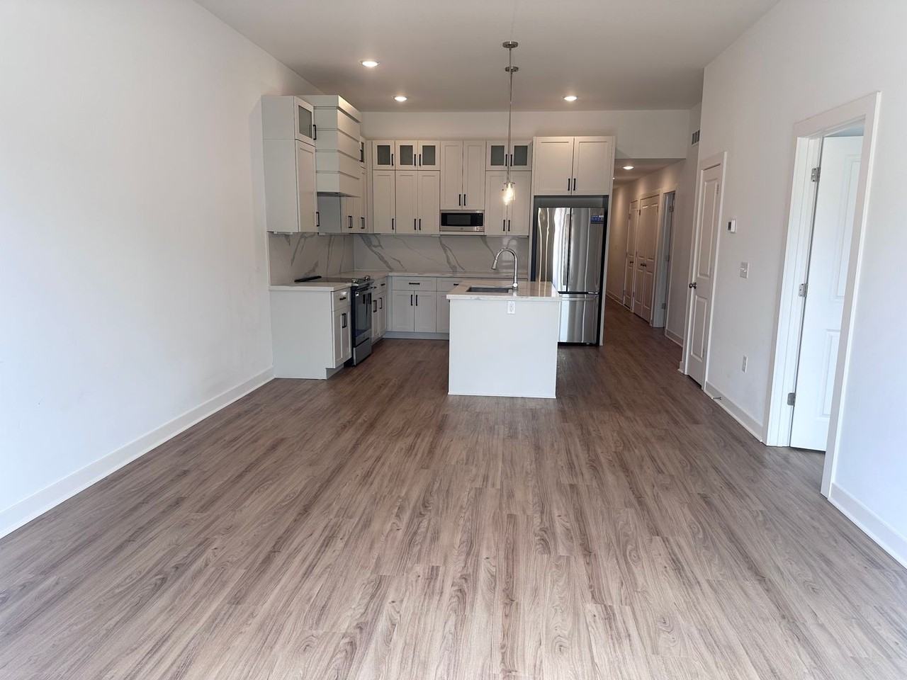 3808 Nw 93rd St - Photo 4 of 32