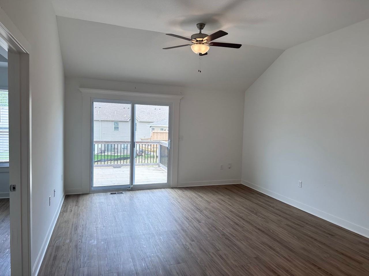 3807 Nw 93rd St - Photo 3 of 17