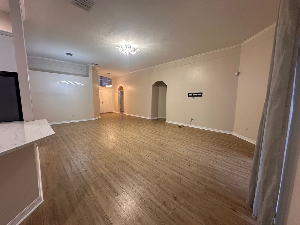 1363 Glenwick Dr - Photo 5 of 17
