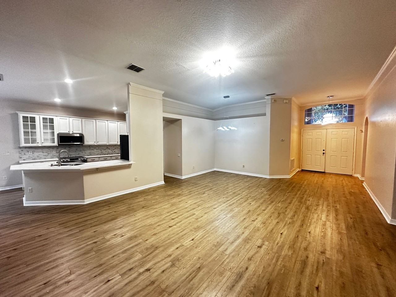 1363 Glenwick Dr - Photo 6 of 17