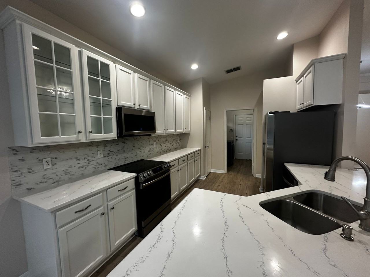 1363 Glenwick Dr - Photo 7 of 17