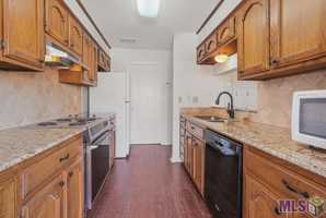 featured image of 4625 Parkoaks Dr