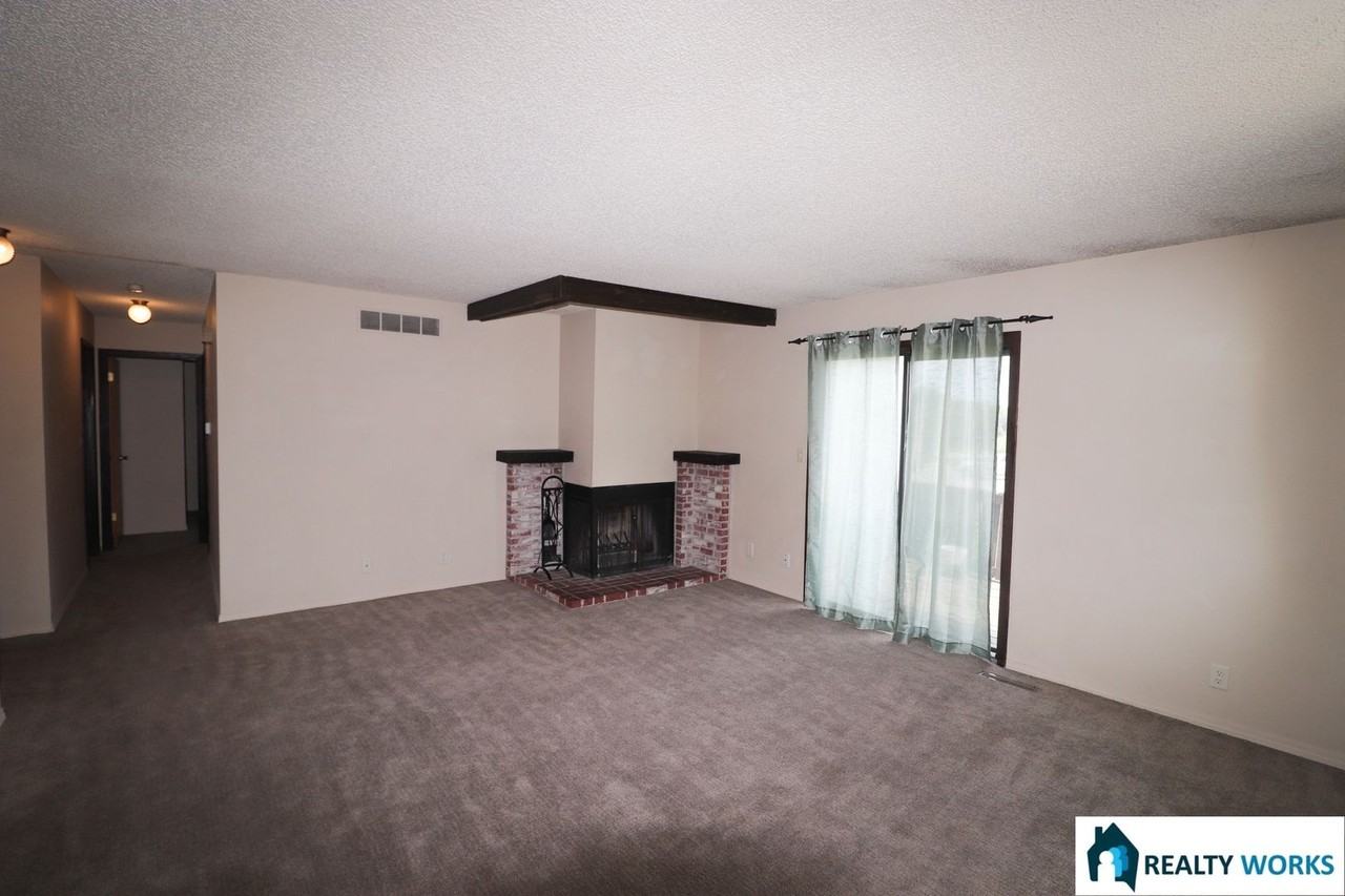 3920 Sweetbriar Ln - Photo 2 of 11