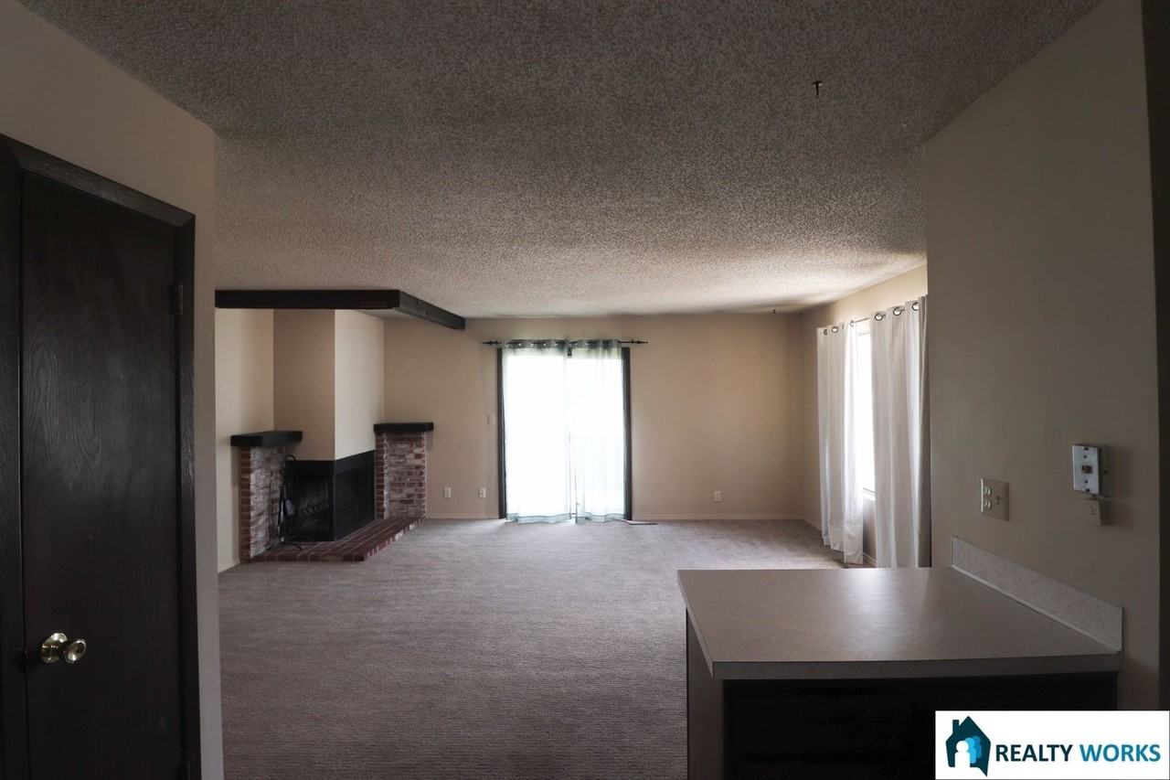 3920 Sweetbriar Ln - Photo 4 of 11