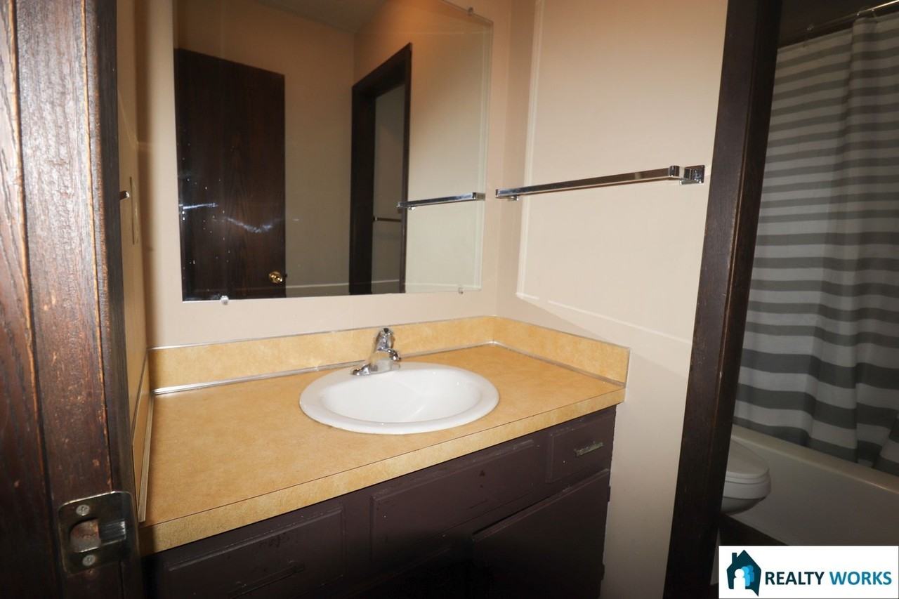 3920 Sweetbriar Ln - Photo 7 of 11