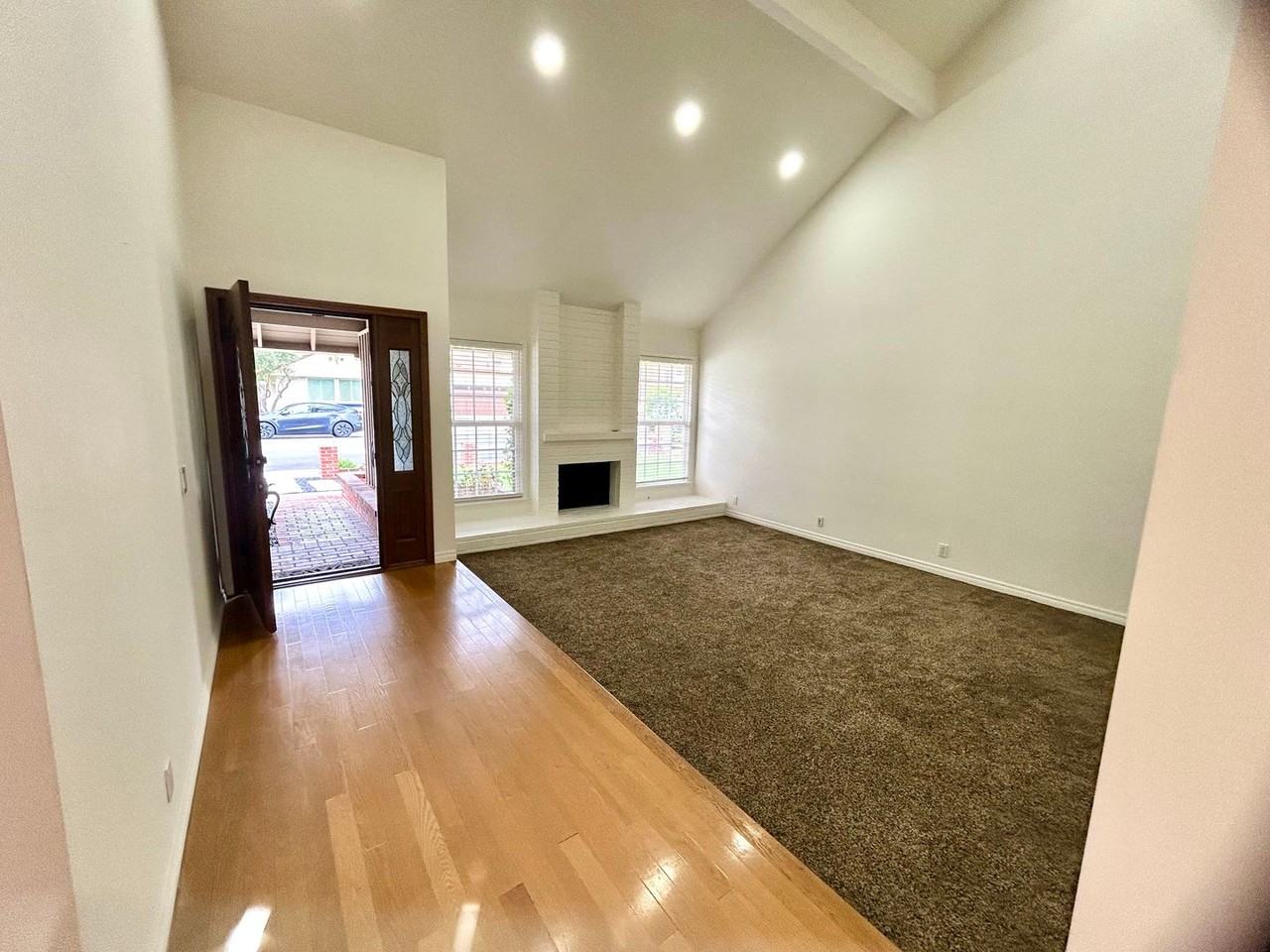 9326 Cambridge St - Photo 5 of 30
