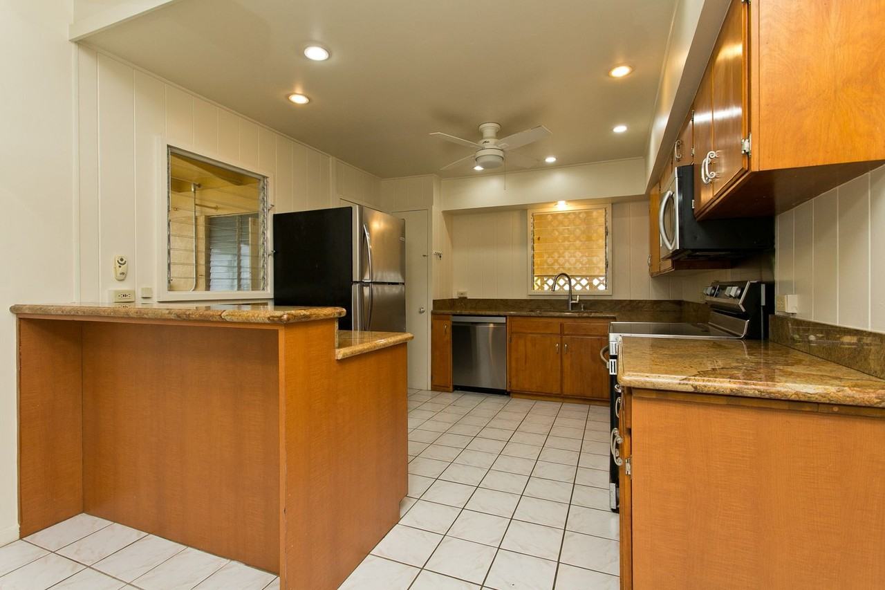 523 Iliaina St - Photo 3 of 16