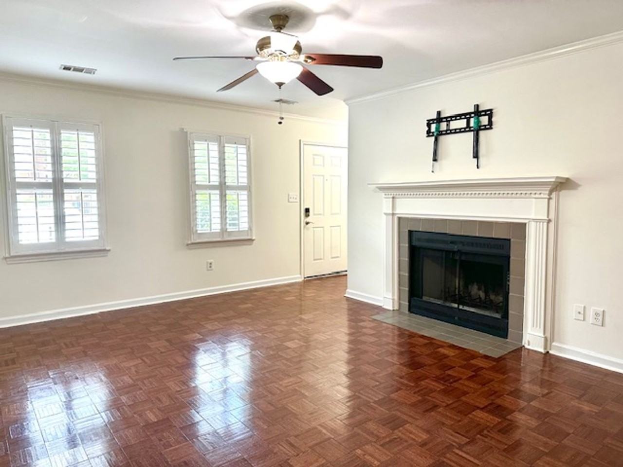 104 Carlyle Cir - Photo 6 of 32