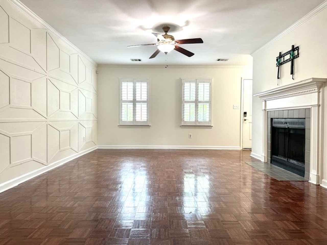 104 Carlyle Cir - Photo 2 of 32