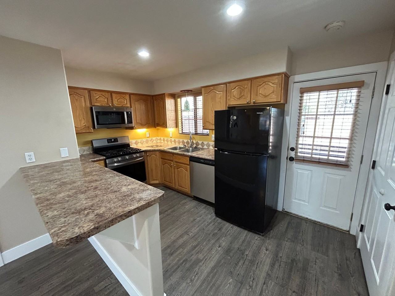 1045 N 1725 W - Photo 5 of 28