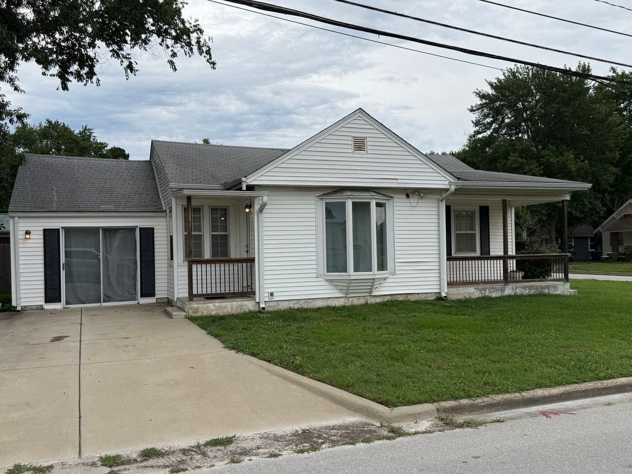 1357 S Florence Ave - Photo 2 of 16