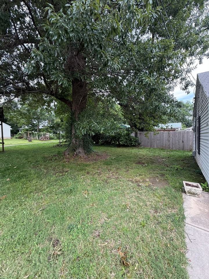 1357 S Florence Ave - Photo 3 of 16