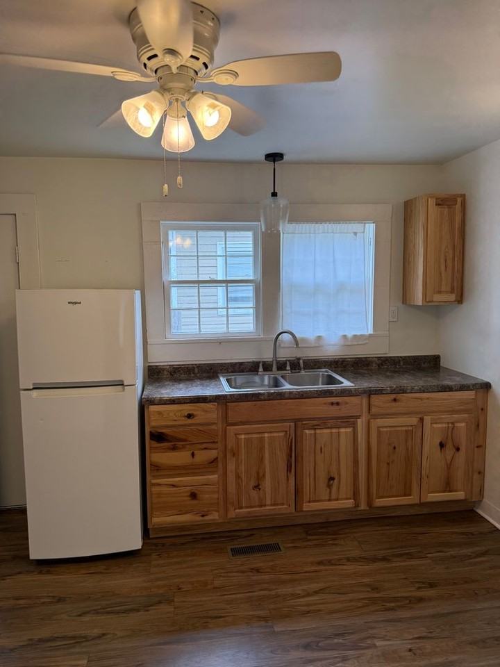 1357 S Florence Ave - Photo 7 of 16