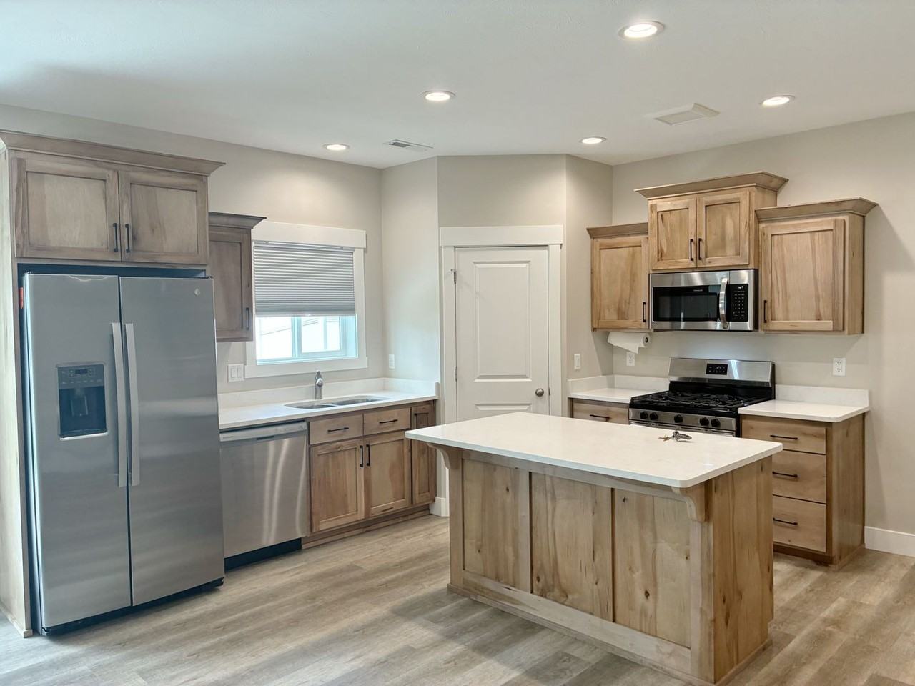 361 N Fanning Ave - Photo 3 of 19