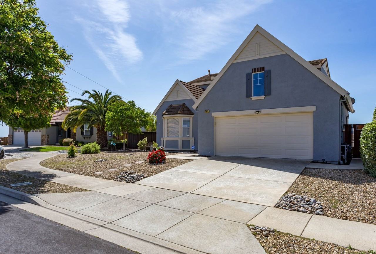 2902 Haddington Ct - Photo 3 of 50