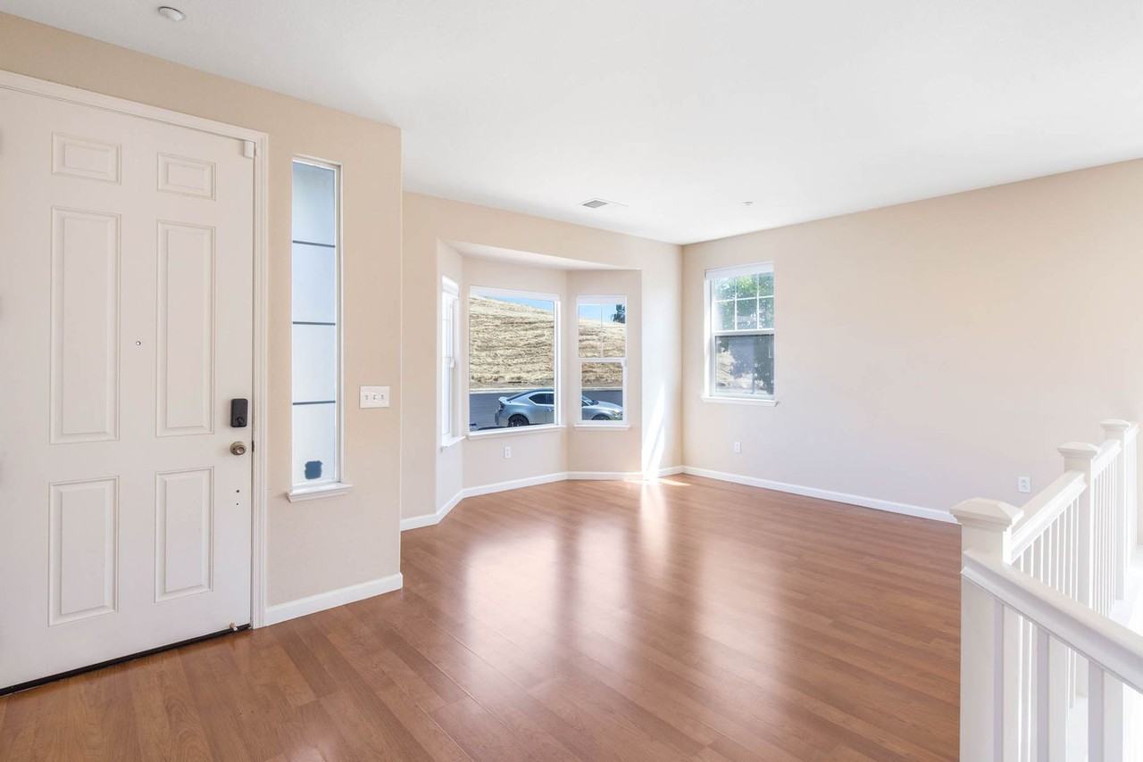 2902 Haddington Ct - Photo 5 of 50