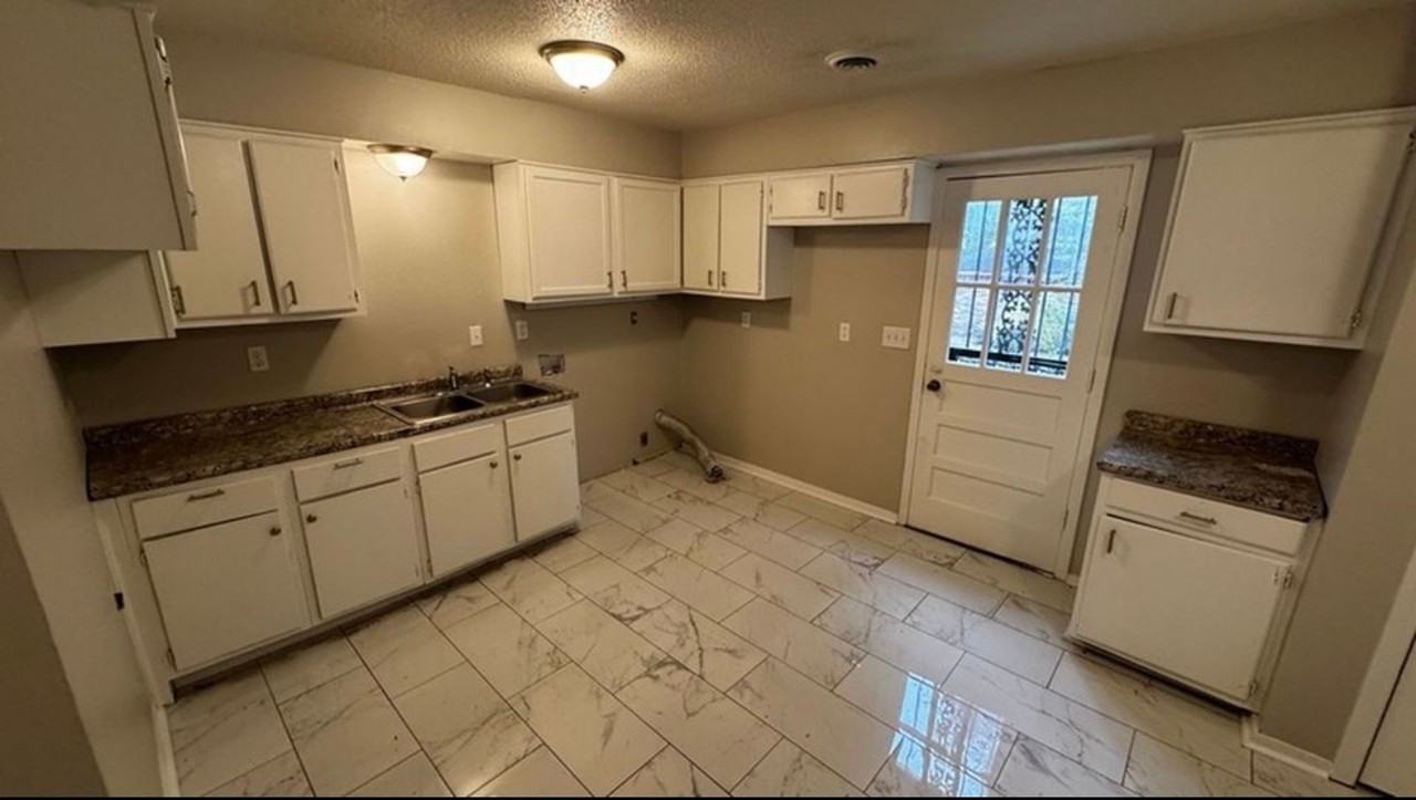 4264 Double Tree Rd - Photo 3 of 7