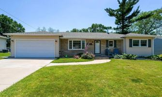 featured image of 1915 W 38th Pl