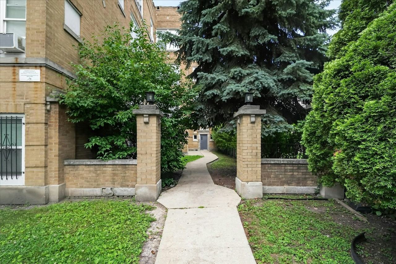 1854 South Central Park Avenue, Unit 1852 - 3E - Photo 3 of 43